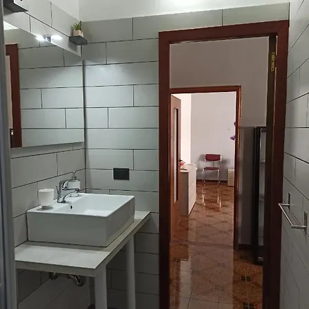 Al Centro Di Λέτσε